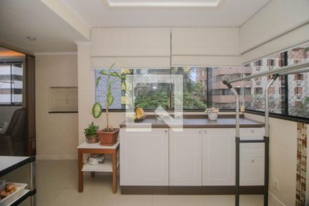 Apartamento à venda com 94m², 3 quartos e 2 vagas Apartamento à venda com 94m², 3 quartos e 2 vagasCozinha e Área de Serviço
