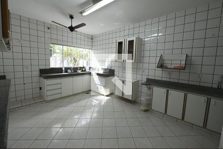 Casa para alugar com 300m², 4 quartos e 7 vagasCozinha
