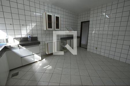 Casa para alugar com 300m², 4 quartos e 7 vagasCozinha