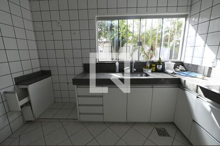 Casa para alugar com 300m², 4 quartos e 7 vagasCozinha