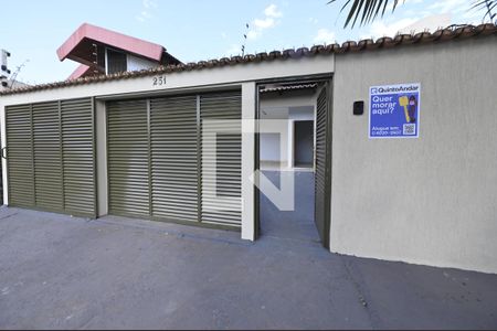 Fachada de casa para alugar com 4 quartos, 300m² em Anhaguera, Goiânia