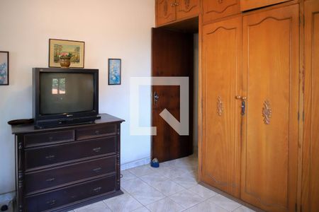 Casa à venda com 350m², 4 quartos e 2 vagas Casa à venda com 350m², 4 quartos e 2 vagasquarto5