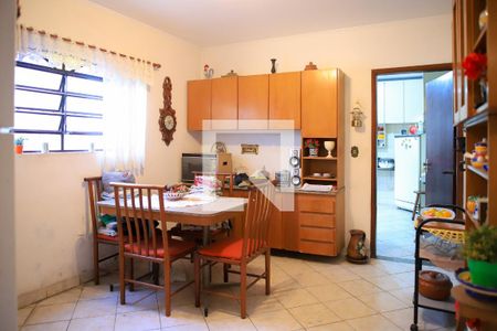 Casa à venda com 350m², 4 quartos e 2 vagas Casa à venda com 350m², 4 quartos e 2 vagasCozinha