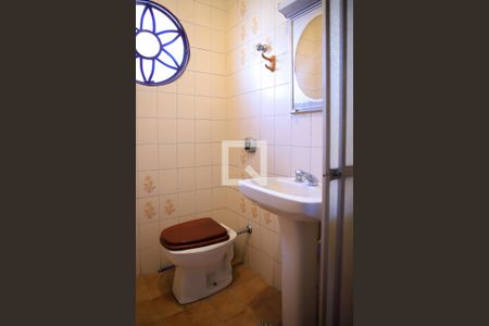 Casa à venda com 350m², 4 quartos e 2 vagas Casa à venda com 350m², 4 quartos e 2 vagasBanheiro