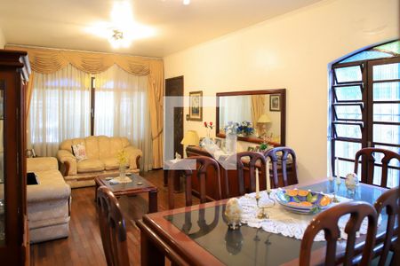 Casa à venda com 350m², 4 quartos e 2 vagas Casa à venda com 350m², 4 quartos e 2 vagassala