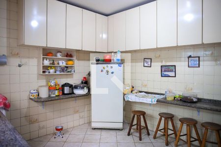Casa à venda com 350m², 4 quartos e 2 vagas Casa à venda com 350m², 4 quartos e 2 vagasCozinha