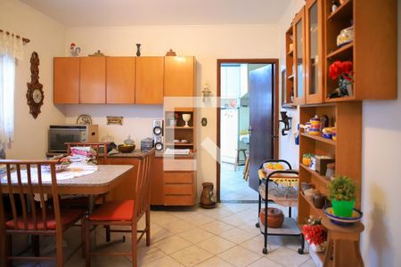 Casa à venda com 350m², 4 quartos e 2 vagas Casa à venda com 350m², 4 quartos e 2 vagasCozinha