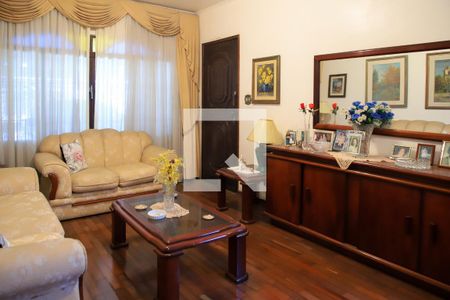 Casa à venda com 350m², 4 quartos e 2 vagas Casa à venda com 350m², 4 quartos e 2 vagassala