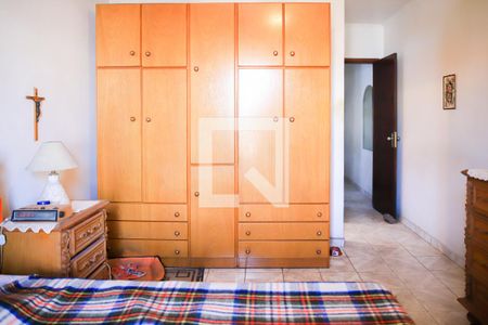 Casa à venda com 350m², 4 quartos e 2 vagas Casa à venda com 350m², 4 quartos e 2 vagasquarto 2