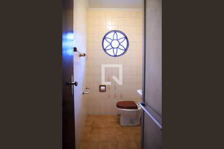 Casa à venda com 350m², 4 quartos e 2 vagas Casa à venda com 350m², 4 quartos e 2 vagasBanheiro