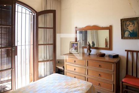 Casa à venda com 350m², 4 quartos e 2 vagas Casa à venda com 350m², 4 quartos e 2 vagasquarto5