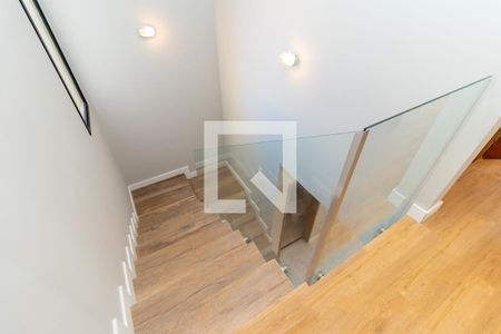 Casa para alugar com 158m², 3 quartos e 2 vagas Casa para alugar com 158m², 3 quartos e 2 vagasEscada