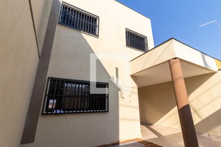 Casa para alugar com 158m², 3 quartos e 2 vagas Casa para alugar com 158m², 3 quartos e 2 vagasFachada