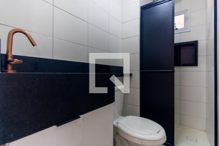 Banheiro de kitnet/studio para alugar com 1 quarto, 35m² em Quinta da Paineira, São Paulo