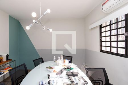 Casa à venda com 200m², 5 quartos e 3 vagas Casa à venda com 200m², 5 quartos e 3 vagasQuarto 2