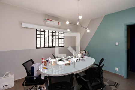 Casa à venda com 200m², 5 quartos e 3 vagas Casa à venda com 200m², 5 quartos e 3 vagasQuarto 2