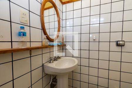 Casa à venda com 200m², 5 quartos e 3 vagas Casa à venda com 200m², 5 quartos e 3 vagasBanheiro 2