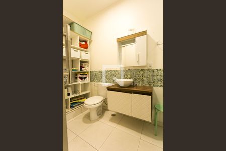 Casa à venda com 169m², 4 quartos e 2 vagas Casa à venda com 169m², 4 quartos e 2 vagasBanheiro da suíte 2 / edícula