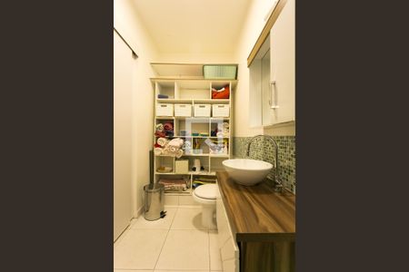 Casa à venda com 169m², 4 quartos e 2 vagas Casa à venda com 169m², 4 quartos e 2 vagasBanheiro da suíte 2 / edícula