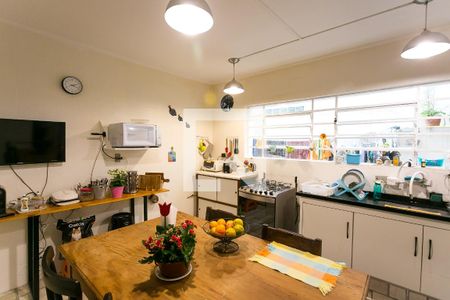 Casa à venda com 169m², 4 quartos e 2 vagas Casa à venda com 169m², 4 quartos e 2 vagasCozinha