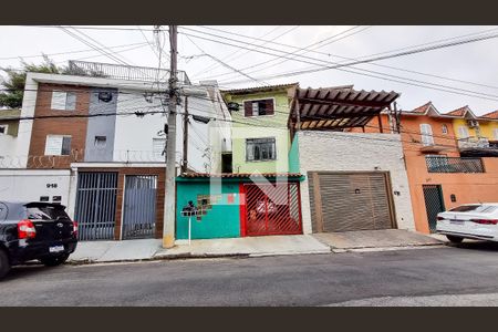 Casa à venda com 169m², 4 quartos e 2 vagas Casa à venda com 169m², 4 quartos e 2 vagasFachada