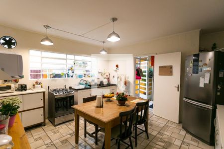 Casa à venda com 169m², 4 quartos e 2 vagas Casa à venda com 169m², 4 quartos e 2 vagasCozinha