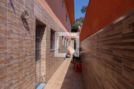 Casa à venda com 120m², 2 quartos e 2 vagas Casa à venda com 120m², 2 quartos e 2 vagasCorredor Lateral