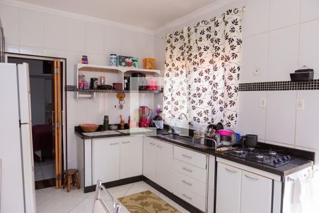 Casa à venda com 120m², 2 quartos e 2 vagas Casa à venda com 120m², 2 quartos e 2 vagasCozinha