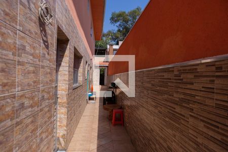 Casa à venda com 120m², 2 quartos e 2 vagas Casa à venda com 120m², 2 quartos e 2 vagasCorredor Lateral