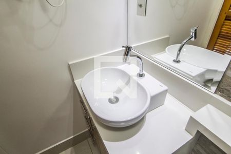Apartamento para alugar com 59m², 2 quartos e 1 vagaDetalhe do banheiro