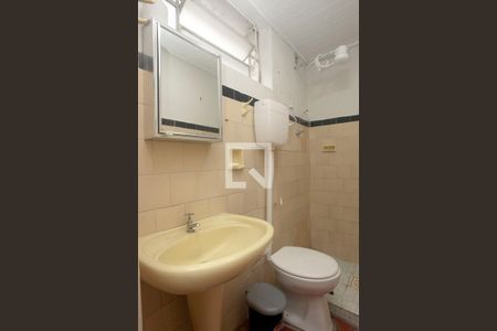 Banheiro de apartamento para alugar com 1 quarto, 43m² em Azenha, Porto Alegre