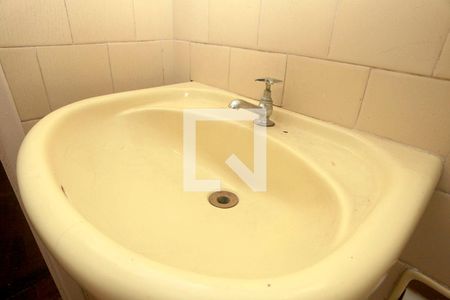 Banheiro de apartamento para alugar com 1 quarto, 43m² em Azenha, Porto Alegre