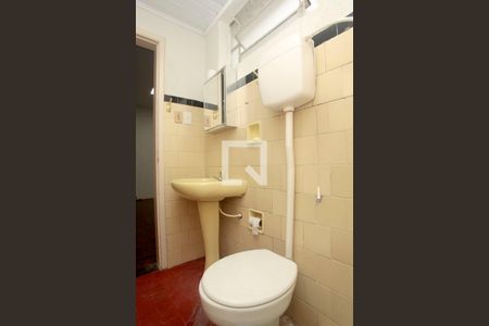 Banheiro de apartamento para alugar com 1 quarto, 43m² em Azenha, Porto Alegre