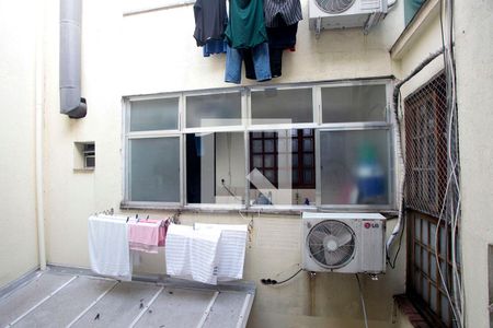 Cozinha + Área de Serviço Vista de apartamento para alugar com 1 quarto, 43m² em Azenha, Porto Alegre