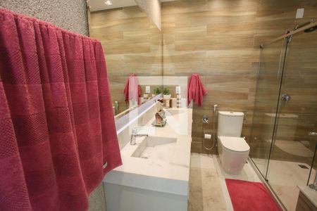 Casa à venda com 280m², 4 quartos e 5 vagas Casa à venda com 280m², 4 quartos e 5 vagasBanheiro da Suíte 1