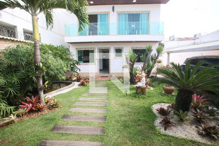 Casa à venda com 280m², 4 quartos e 5 vagas Casa à venda com 280m², 4 quartos e 5 vagasJardim