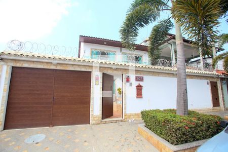 Casa à venda com 280m², 4 quartos e 5 vagas Casa à venda com 280m², 4 quartos e 5 vagasFachada