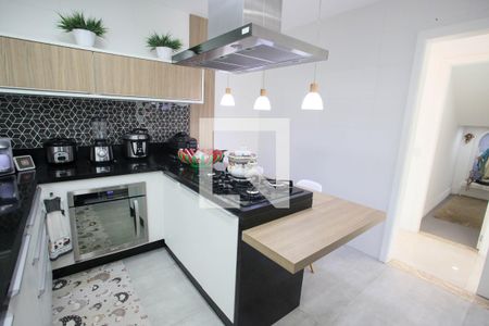 Casa à venda com 280m², 4 quartos e 5 vagas Casa à venda com 280m², 4 quartos e 5 vagasCozinha