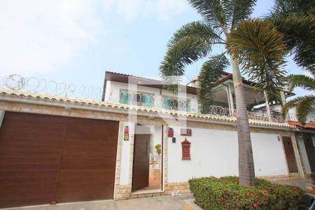 Casa à venda com 280m², 4 quartos e 5 vagas Casa à venda com 280m², 4 quartos e 5 vagasFachada
