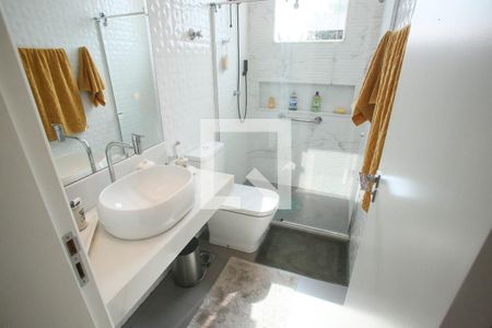 Casa à venda com 280m², 4 quartos e 5 vagas Casa à venda com 280m², 4 quartos e 5 vagasBanheiro Social