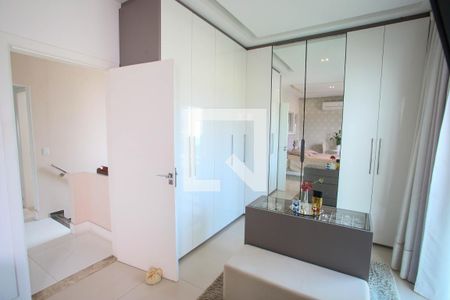 Casa à venda com 280m², 4 quartos e 5 vagas Casa à venda com 280m², 4 quartos e 5 vagasQuarto Suíte 1