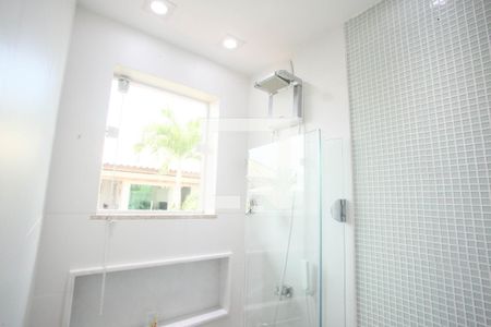 Casa à venda com 280m², 4 quartos e 5 vagas Casa à venda com 280m², 4 quartos e 5 vagasBanheiro da Suíte 2