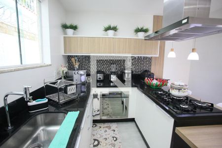 Casa à venda com 280m², 4 quartos e 5 vagas Casa à venda com 280m², 4 quartos e 5 vagasCozinha