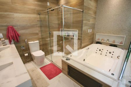 Casa à venda com 280m², 4 quartos e 5 vagas Casa à venda com 280m², 4 quartos e 5 vagasBanheiro da Suíte 1