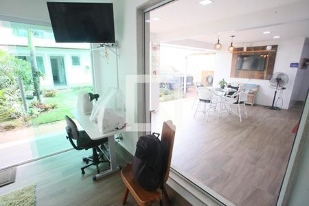 Casa à venda com 280m², 4 quartos e 5 vagas Casa à venda com 280m², 4 quartos e 5 vagasSala de Costura