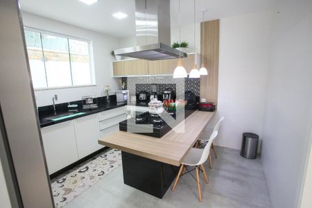 Casa à venda com 280m², 4 quartos e 5 vagas Casa à venda com 280m², 4 quartos e 5 vagasCozinha