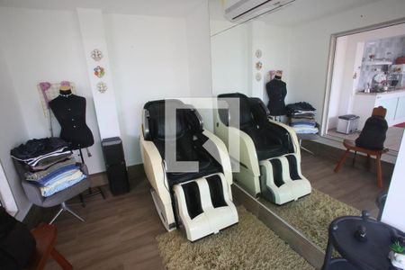 Casa à venda com 280m², 4 quartos e 5 vagas Casa à venda com 280m², 4 quartos e 5 vagasSala de Costura