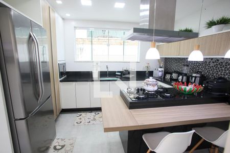 Casa à venda com 280m², 4 quartos e 5 vagas Casa à venda com 280m², 4 quartos e 5 vagasCozinha