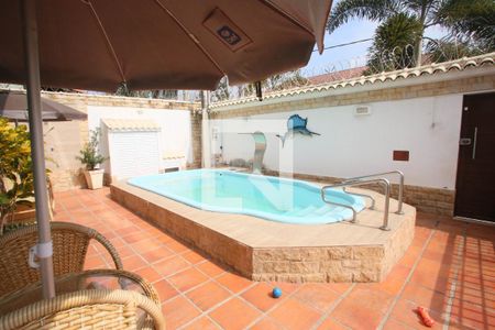 Casa à venda com 280m², 4 quartos e 5 vagas Casa à venda com 280m², 4 quartos e 5 vagasPiscina