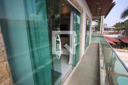 Casa à venda com 280m², 4 quartos e 5 vagas Casa à venda com 280m², 4 quartos e 5 vagasVaranda do Quarto 2